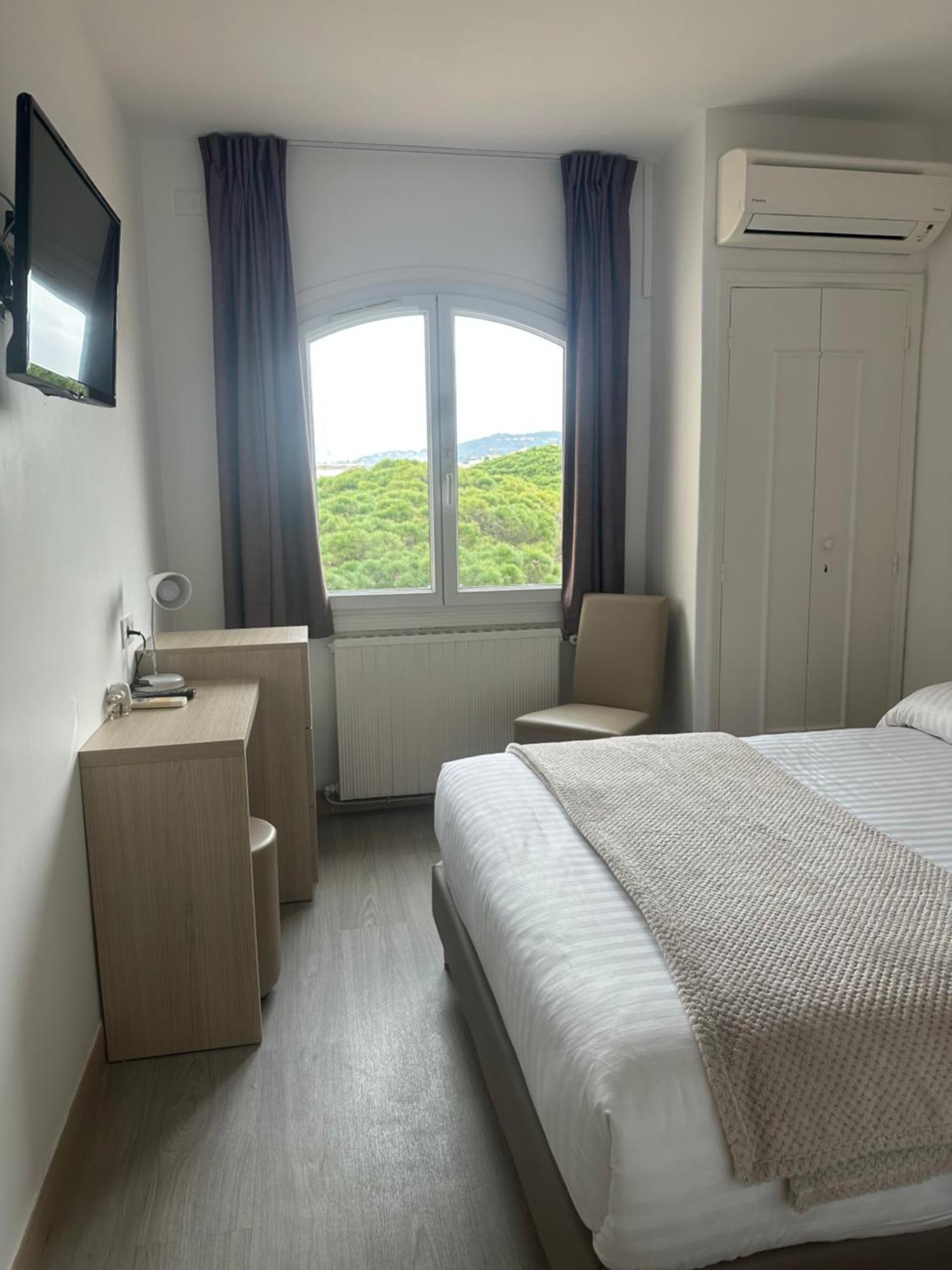 Hotel Beau Rivage Le Lavandou Exterior photo